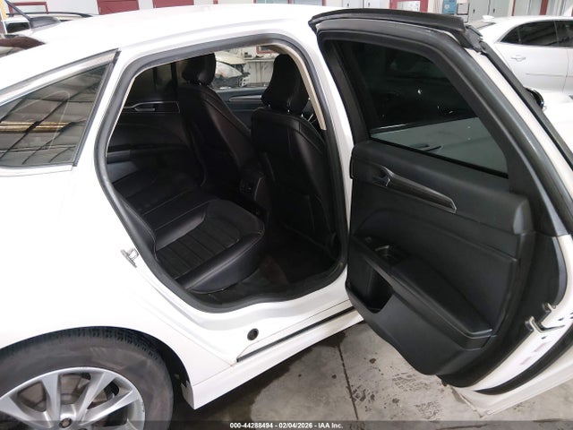 3FA6P0HD6HR221777 Ford FUSION SE
