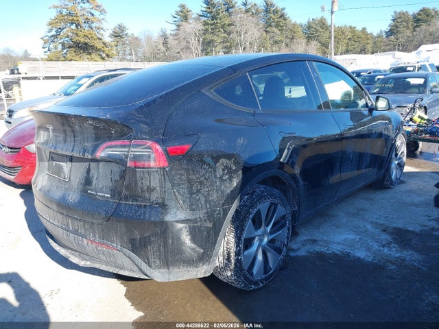 2024 TESLA MODEL Y 7SAYGDEE9RA218821 Photo 3