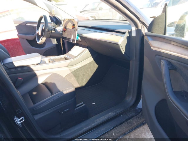 2024 TESLA MODEL Y 7SAYGDEE9RA218821 Photo 4