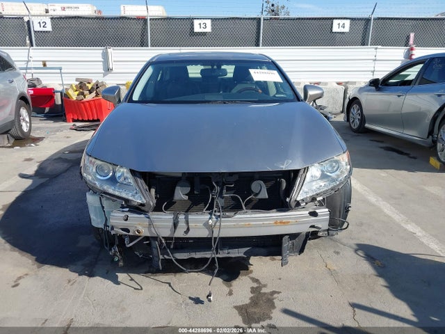 JTHBW1GGXF2079348 Lexus ES 300H