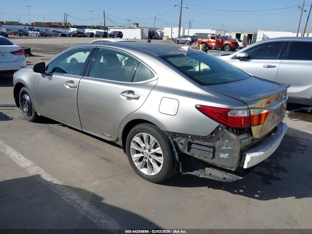 JTHBW1GGXF2079348 Lexus ES 300H