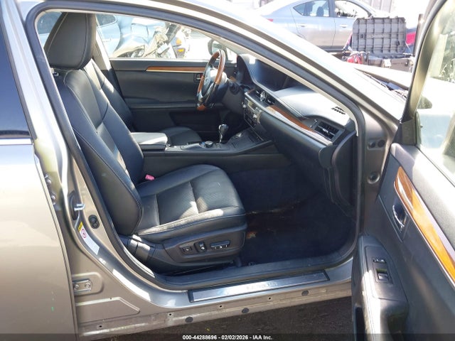 JTHBW1GGXF2079348 Lexus ES 300H