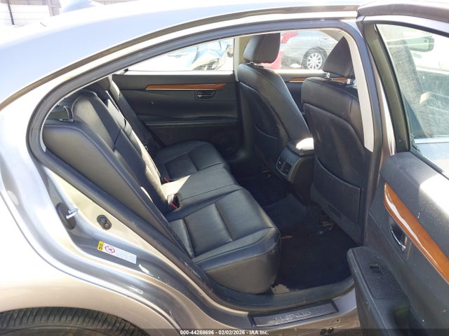 JTHBW1GGXF2079348 Lexus ES 300H