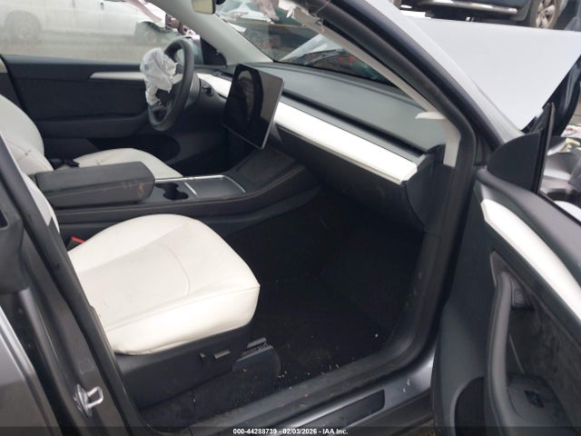 2025 TESLA MODEL Y 7SAYGDEF7SF254766 Photo 4