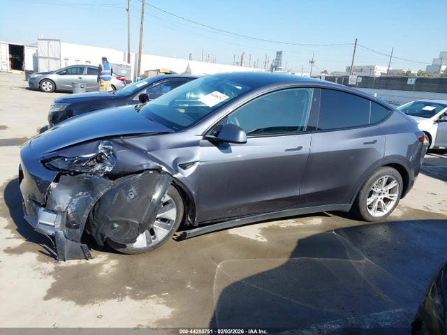 Продажа на аукционе авто 2023 Tesla Model Y Awd/long Range Dual Motor All-wheel Drive, vin: 7SAYGDEE3PF866008, номер лота: 44288751