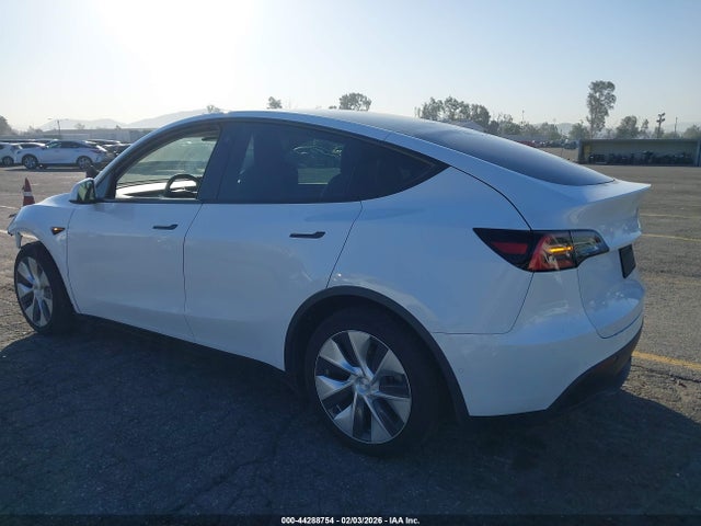 2021 TESLA MODEL Y 5YJYGDEE3MF142120 Photo 2