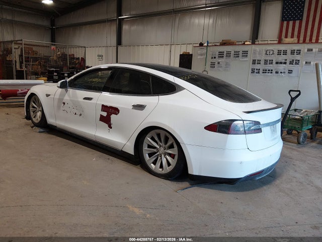 44288757 :رقم المزاد ، 5YJSA1H40FF088738 vin ، 2015 Tesla Model S 85d/p85d مزاد بيع