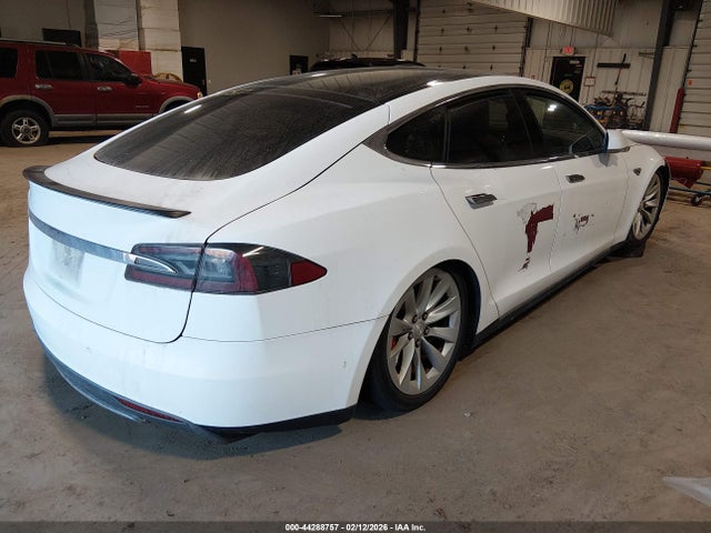 44288757 :رقم المزاد ، 5YJSA1H40FF088738 vin ، 2015 Tesla Model S 85d/p85d مزاد بيع