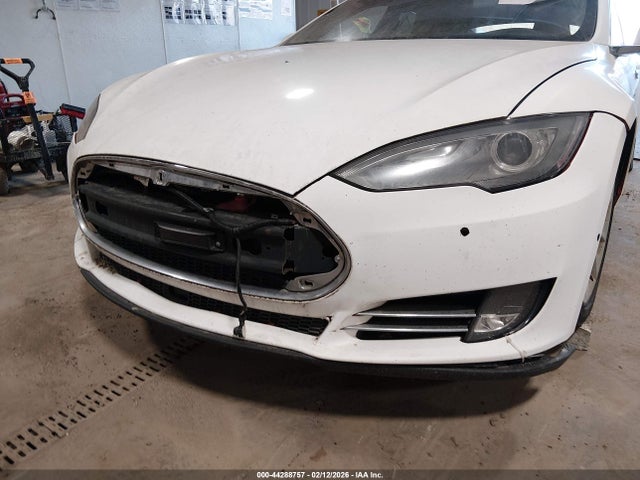 44288757 :رقم المزاد ، 5YJSA1H40FF088738 vin ، 2015 Tesla Model S 85d/p85d مزاد بيع