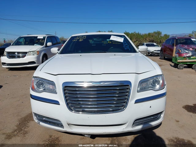 Chrysler 300 2014 2C3CCAAG1EH383055 Image 12