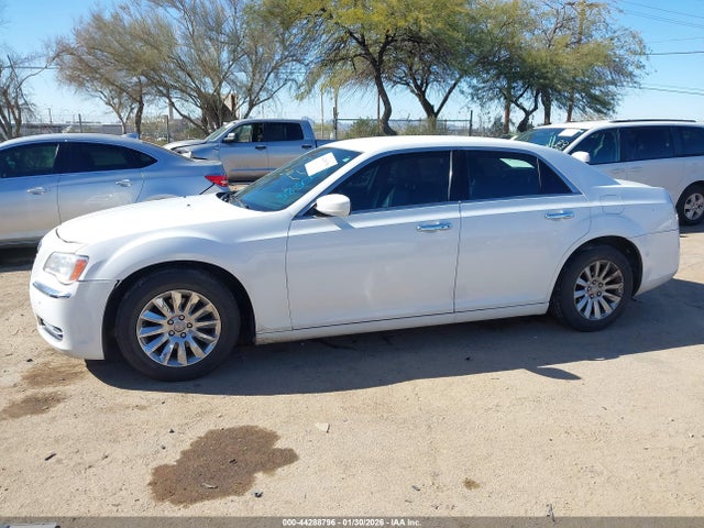 Chrysler 300 2014 2C3CCAAG1EH383055 Image 14