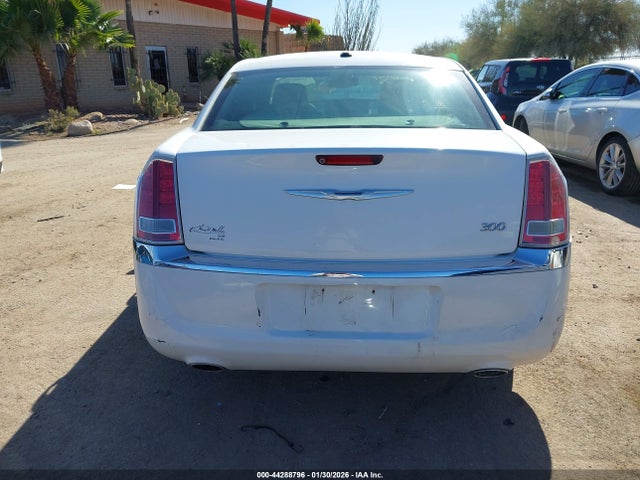 Chrysler 300 2014 2C3CCAAG1EH383055 Image 16