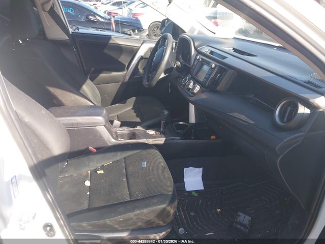 JTMZFREV0HJ111247 Toyota RAV4 LE