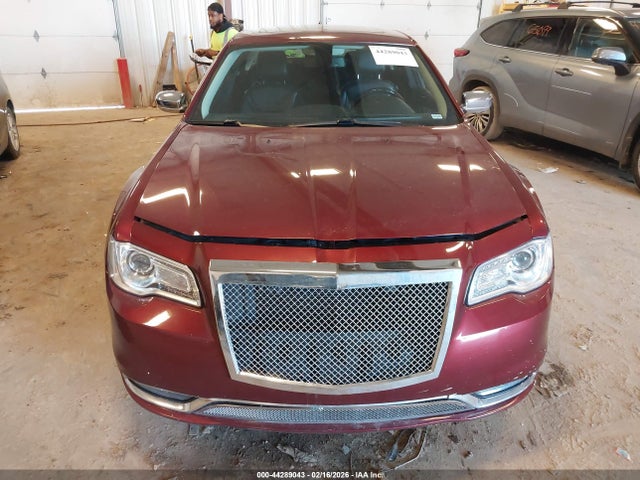 Auction sale of the 2019 Chrysler 300 Limited Awd, vin: 2C3CCAKG0KH586612, lot number: 44289043