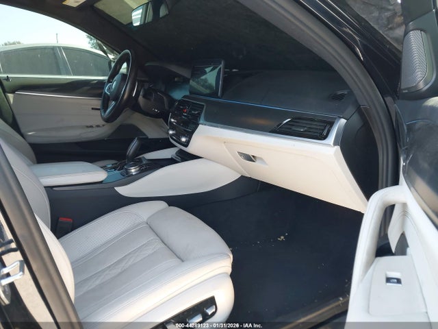 WBA13AG02NCJ30579 BMW 530e