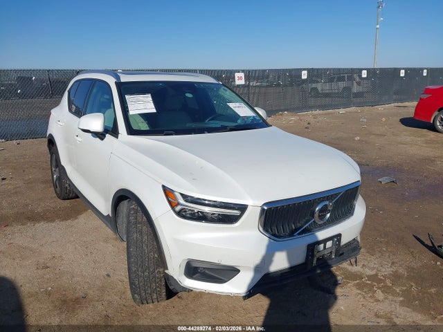 2021 VOLVO XC40 YV4162UK8M2415214