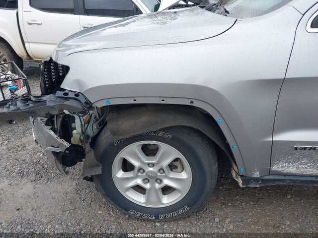 1C4RJEAG6HC663984 Jeep Grand Cherokee Laredo 4x2