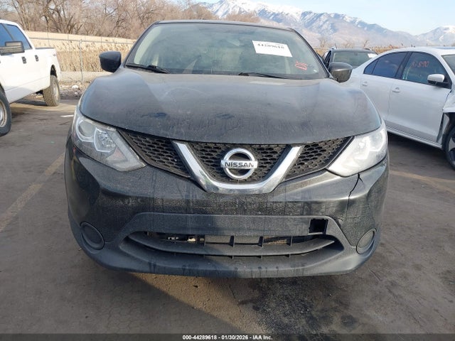 JN1BJ1CR2HW102031 Nissan Rogue Sport S