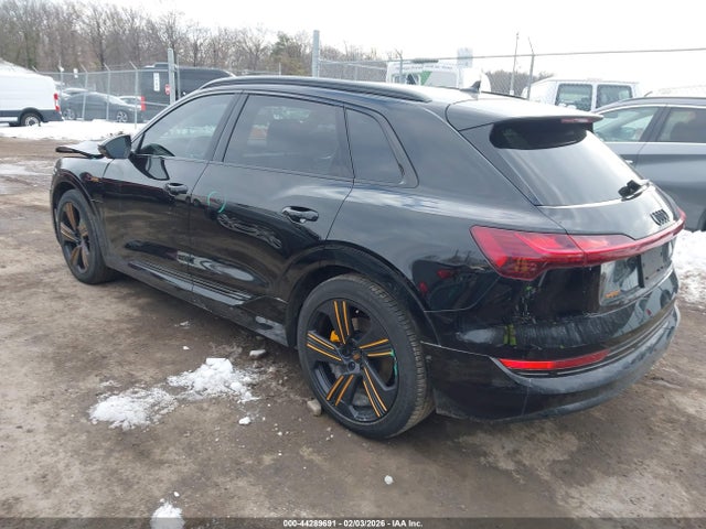 2023 AUDI E-TRON WA1LAAGE2PB023421 Photo 2
