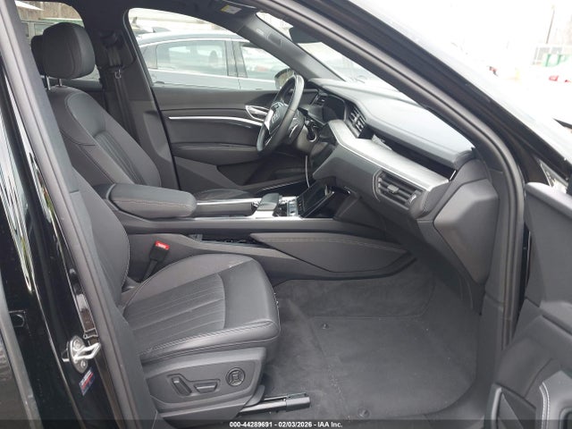2023 AUDI E-TRON WA1LAAGE2PB023421 Photo 4