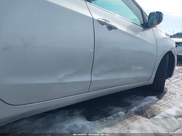 KMHD35LH8GU319054 Hyundai ELANTRA GT