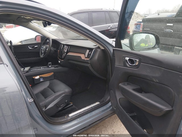 2024 VOLVO XC60 YV4L12RL2R1901944 Photo 4