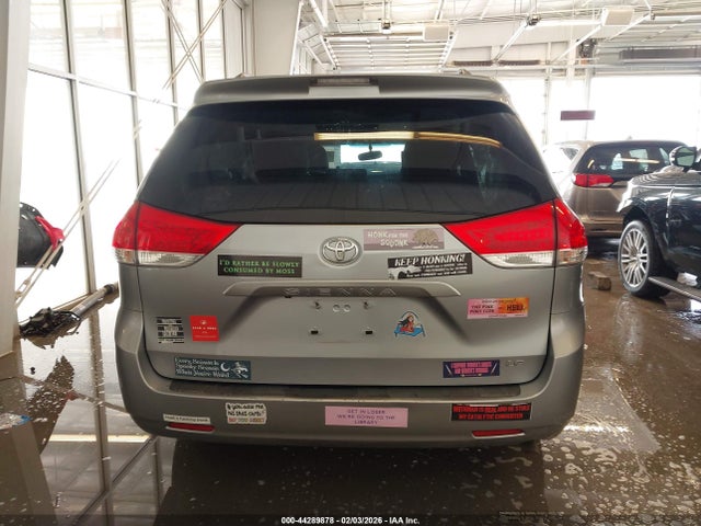 44289878 :رقم المزاد ، 5TDKK3DC5ES441152 vin ، 2014 Toyota Sienna Le V6 8 Passenger مزاد بيع