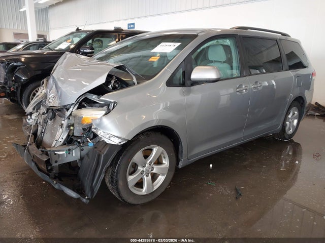 44289878 :رقم المزاد ، 5TDKK3DC5ES441152 vin ، 2014 Toyota Sienna Le V6 8 Passenger مزاد بيع