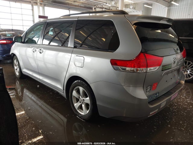 44289878 :رقم المزاد ، 5TDKK3DC5ES441152 vin ، 2014 Toyota Sienna Le V6 8 Passenger مزاد بيع