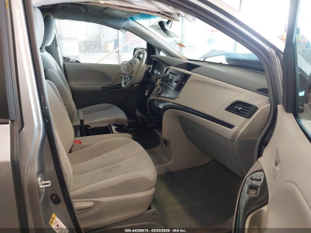 44289878 :رقم المزاد ، 5TDKK3DC5ES441152 vin ، 2014 Toyota Sienna Le V6 8 Passenger مزاد بيع