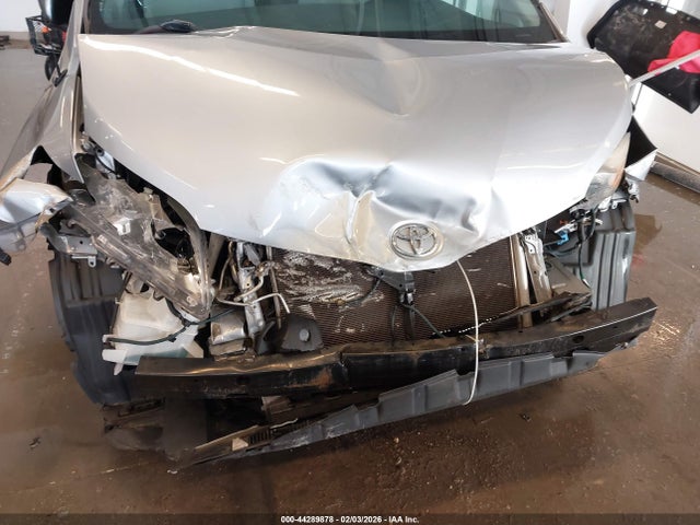 44289878 :رقم المزاد ، 5TDKK3DC5ES441152 vin ، 2014 Toyota Sienna Le V6 8 Passenger مزاد بيع