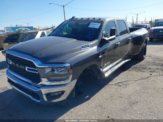 3C63RRGLXLG247170 RAM 3500 Tradesman 4x4 8&#039; Box