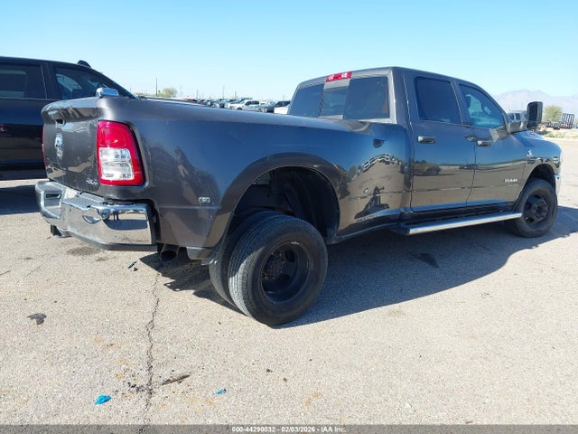 3C63RRGLXLG247170 RAM 3500 Tradesman 4x4 8&#039; Box