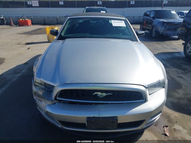 1ZVBP8EM3E5205897 Ford Mustang V6