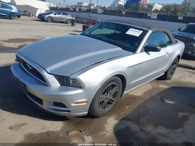 1ZVBP8EM3E5205897 Ford Mustang V6