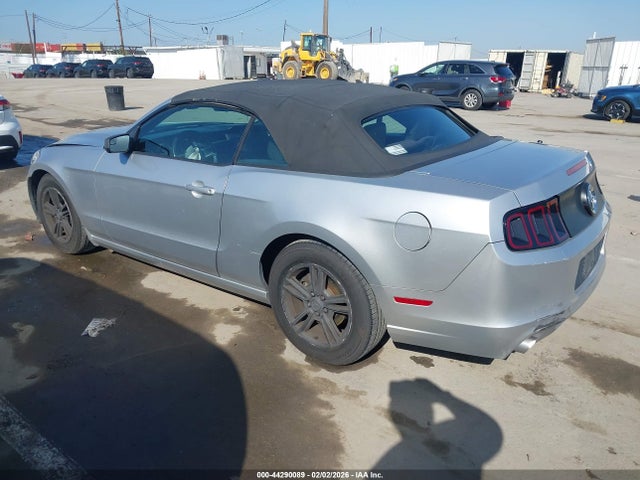 1ZVBP8EM3E5205897 Ford Mustang V6
