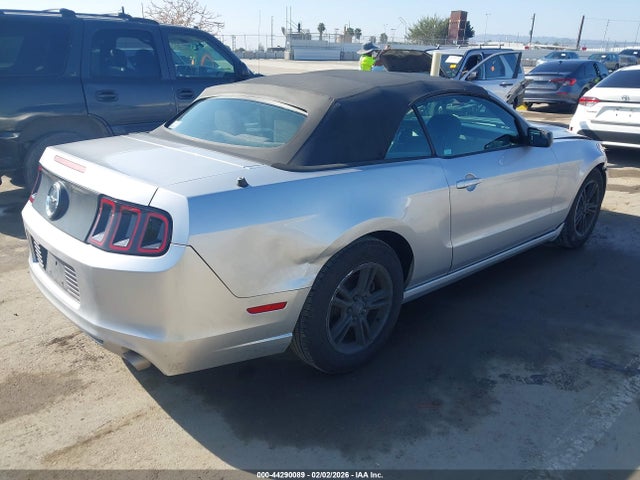 1ZVBP8EM3E5205897 Ford Mustang V6