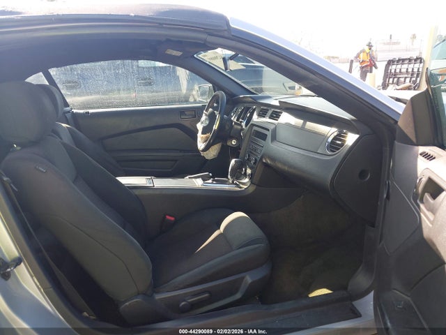 1ZVBP8EM3E5205897 Ford Mustang V6
