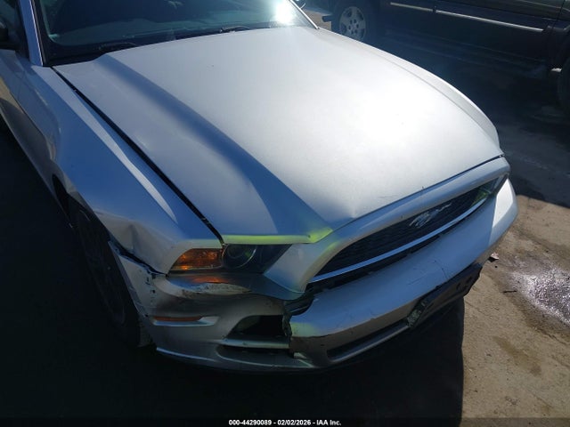 1ZVBP8EM3E5205897 Ford Mustang V6