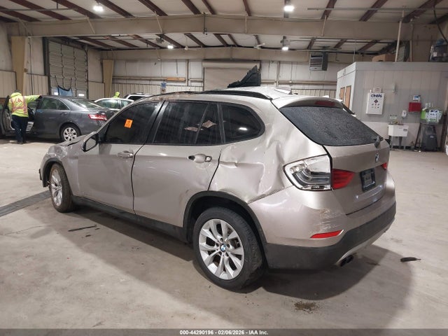 2014 BMW X1 WBAVL1C57EVY20528 Photo 2