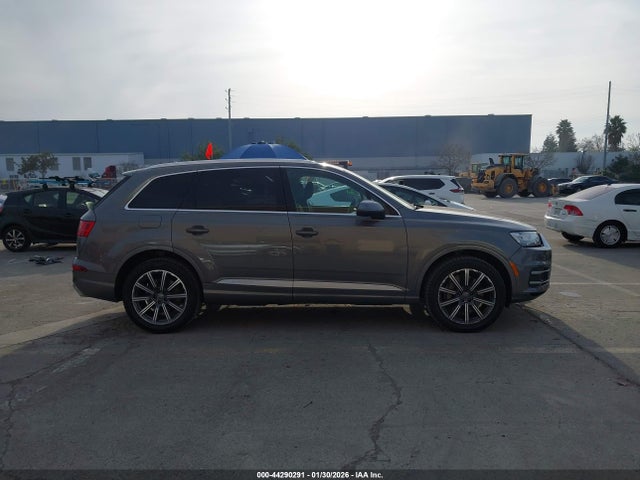 WA1VAAF73HD058678 Audi Q7 3.0t Premium