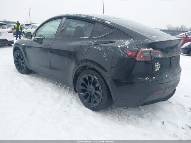 2024 TESLA MODEL Y 7SAYGDEE3RA237607 Photo 2