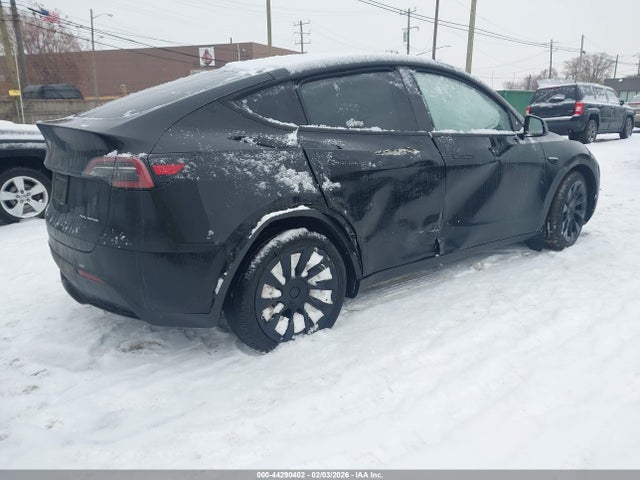 2024 TESLA MODEL Y 7SAYGDEE3RA237607 Photo 3