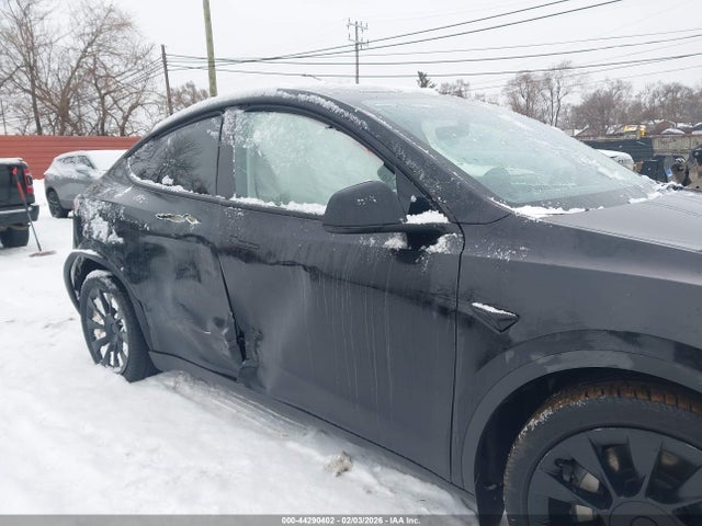 2024 TESLA MODEL Y 7SAYGDEE3RA237607 Photo 5