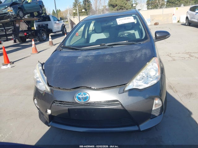 JTDKDTB33E1061298 Toyota Prius C One