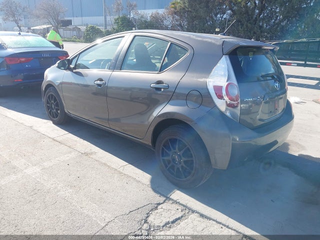 JTDKDTB33E1061298 Toyota Prius C One