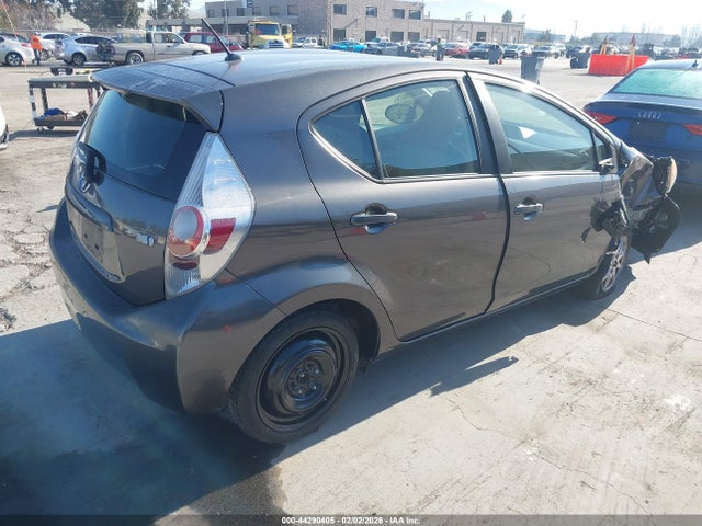 JTDKDTB33E1061298 Toyota Prius C One