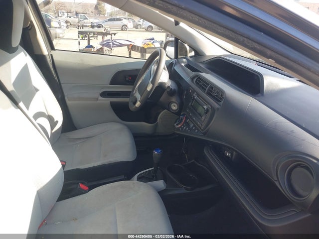 JTDKDTB33E1061298 Toyota Prius C One