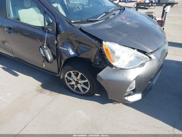 JTDKDTB33E1061298 Toyota Prius C One