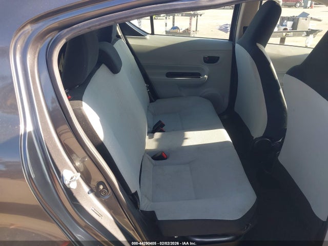 JTDKDTB33E1061298 Toyota Prius C One
